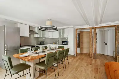 Cuisine ou kitchenette dans l'établissement Luxury 3BDR-8P apartment in the heart of Paris