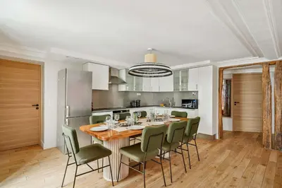 Cuisine ou kitchenette dans l'établissement Luxury 3BDR-8P apartment in the heart of Paris