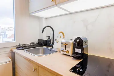 Cuisine ou kitchenette dans l'établissement 2P studio on the rooftops of Paris