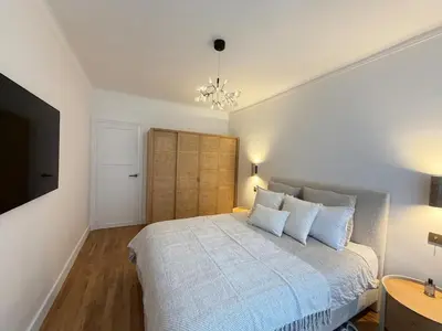 Un ou plusieurs lits dans un hébergement de l'établissement Elegant 2 Bedrooms Parisian Flat & Chic in Neuilly