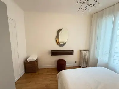Un ou plusieurs lits dans un hébergement de l'établissement Elegant 2 Bedrooms Parisian Flat & Chic in Neuilly
