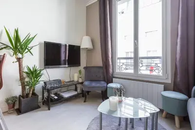 Plan de l'établissement T2 cosy Métro au pied avec vue sur la tour eiffel !