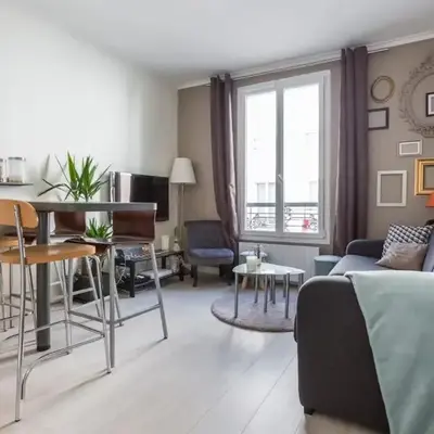 Cozy 1-bedroom Metro at your doorstep with Eiffel Tower view!