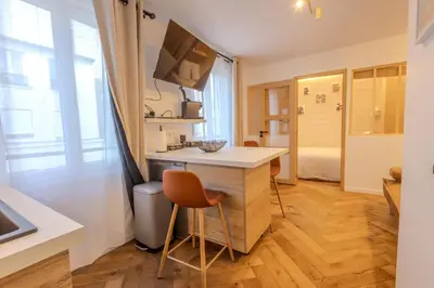 Cuisine ou kitchenette dans l'établissement Appartement le marais Paris 3 Bail mobilité