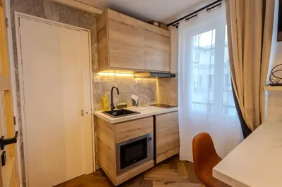 Cuisine ou kitchenette dans l'établissement Appartement le marais Paris 3 Bail mobilité