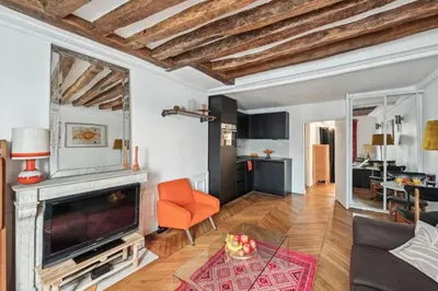Cuisine ou kitchenette dans l'établissement BnBNova - 1BR - Opéra & Palais Royal Gardens