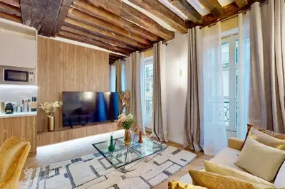 Télévision ou salle de divertissement dans l'établissement Heart of Paris - Prestige and Charme