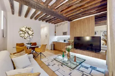 Télévision ou salle de divertissement dans l'établissement Heart of Paris - Prestige and Charme