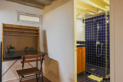 Salle de bains dans l'établissement Characterful Apartment 6P Grand Boulevard