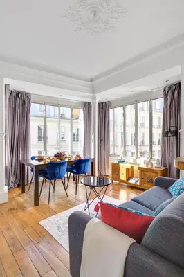 Coin salon dans l'établissement Serenty - 2BR - Le Louvre & Saint Germain
