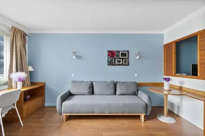 Coin salon dans l'établissement Appartement T2, Proche Parc Expo, Parking Inclus