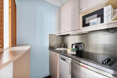 Cuisine ou kitchenette dans l'établissement Appartement T2, Proche Parc Expo, Parking Inclus