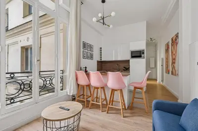 Cuisine ou kitchenette dans l'établissement Design apartment Avenue des Champs Elysées