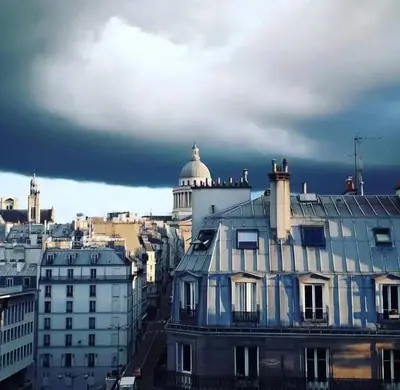 Vue générale sur Paris ou vue de la ville depuis l'appartement
