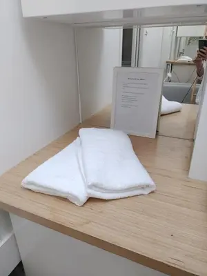 Un ou plusieurs lits dans un hébergement de l'établissement Place Maubert Coeur de Paris Beau Nid contemporain vue Paris calme clair dernier etage clim ascenseur