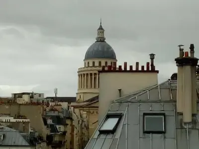 Plan de l'établissement Place Maubert Coeur de Paris Beau Nid contemporain vue Paris calme clair dernier etage clim ascenseur