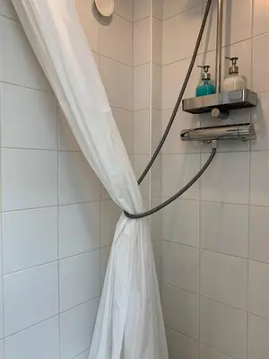 Salle de bains dans l'établissement Place Maubert Coeur de Paris Beau Nid contemporain vue Paris calme clair dernier etage clim ascenseur