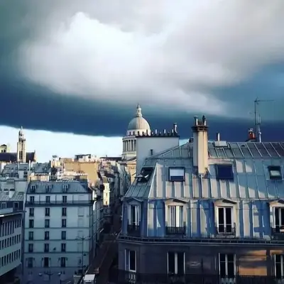 Place Maubert Coeur de Paris Beau Nid contemporain vue Paris calme clair dernier etage clim ascenseur