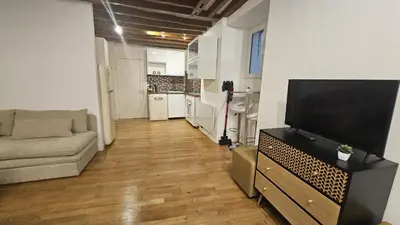 Cuisine ou kitchenette dans l'établissement MAGNIFIQUE LOFT ! MODERNE & PARISIEN QUARTIER EMILIE In PARIS ! NOTRE-DAME & PANTHEON !