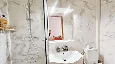 Salle de bains dans l'établissement Nice apt with parking free