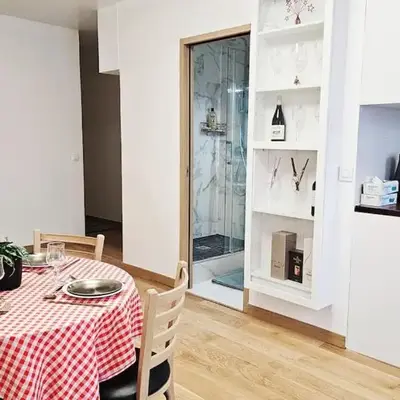 Nice apt with parking free