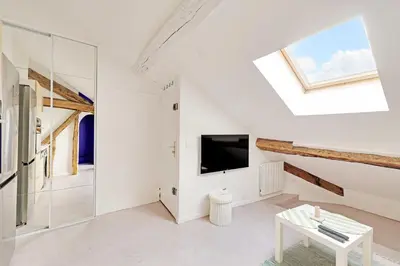Télévision ou salle de divertissement dans l'établissement Modern Apartment 1BR 2P - Paris 2