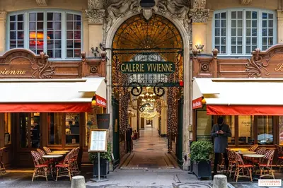 Restaurant ou autre lieu de restauration dans l'établissement Studio central au cœur des trésors de la vie parisienne
