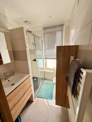 Salle de bains dans l'établissement Modern Bright 2 bedroom Apartment Paris 17