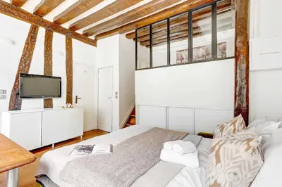Un ou plusieurs lits dans un hébergement de l'établissement Le Marais - Pont Marie - Paris Vacation Rentals