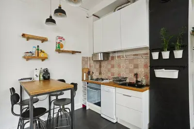 Cuisine ou kitchenette dans l'établissement Duplex à Saint-Ouen – Aux portes de Paris
