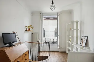 Télévision ou salle de divertissement dans l'établissement Duplex à Saint-Ouen – Aux portes de Paris