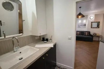Salle de bains dans l'établissement Le Petit Montmartre - 2 prs - Paris 18 - Métro 12