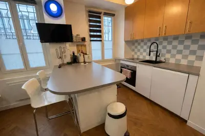Cuisine ou kitchenette dans l'établissement Le Petit Montmartre - 2 prs - Paris 18 - Métro 12