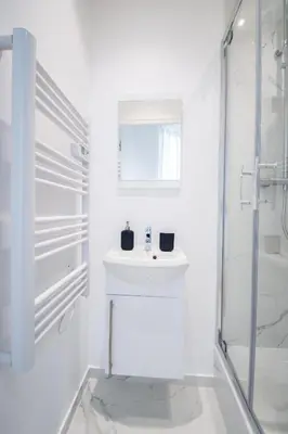 Salle de bains dans l'établissement Marais Paris Appartement familial 2 chambres
