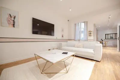 Télévision ou salle de divertissement dans l'établissement Marais Paris Appartement familial 2 chambres