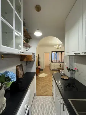 Cuisine ou kitchenette dans l'établissement Elegant Parisian Flat near Eiffel Tower