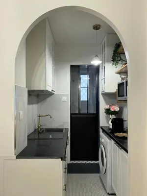 Cuisine ou kitchenette dans l'établissement Elegant Parisian Flat near Eiffel Tower