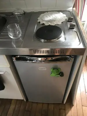 Cuisine ou kitchenette dans l'établissement Petite Attique - avec vue sur la tour Eiffel