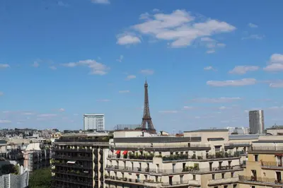 Vue générale sur Paris ou vue de la ville depuis l'appartement