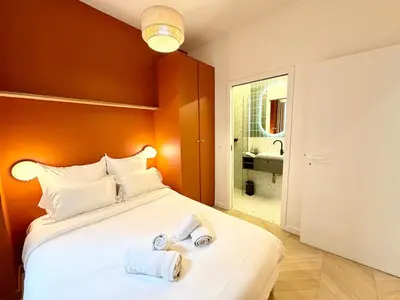Un ou plusieurs lits dans un hébergement de l'établissement L Escapade du 9ᵉ Appartement élégant et confortable au cœur de Paris