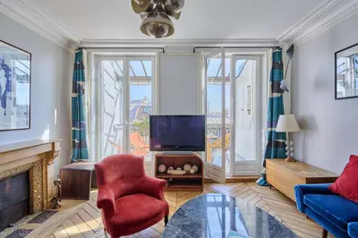 Télévision ou salle de divertissement dans l'établissement Superb flat with terrace in the centre of Paris