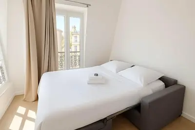 Un ou plusieurs lits dans un hébergement de l'établissement Charmant studio Paris 13 avec ascenseur - 2P