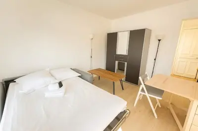 Un ou plusieurs lits dans un hébergement de l'établissement Charmant studio Paris 13 avec ascenseur - 2P