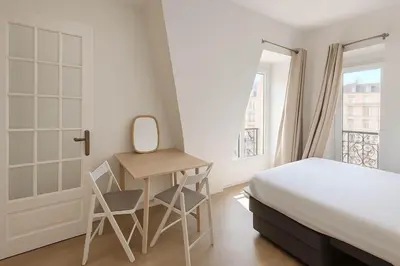 Un ou plusieurs lits dans un hébergement de l'établissement Charmant studio Paris 13 avec ascenseur - 2P