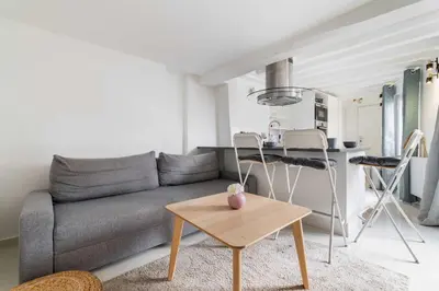 Coin salon dans l'établissement Appartement Cosy metro saint paul - 4P - Paris 4