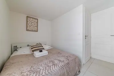 Un ou plusieurs lits dans un hébergement de l'établissement Appartement Cosy metro saint paul - 4P - Paris 4