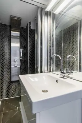 Salle de bains dans l'établissement Appartement Cosy metro saint paul - 4P - Paris 4