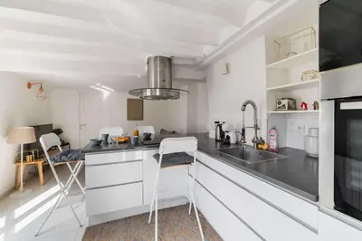 Cuisine ou kitchenette dans l'établissement Appartement Cosy metro saint paul - 4P - Paris 4