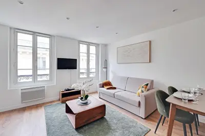 Télévision ou salle de divertissement dans l'établissement Cosy duplex - 2P 1BD - in the heart of the Marais