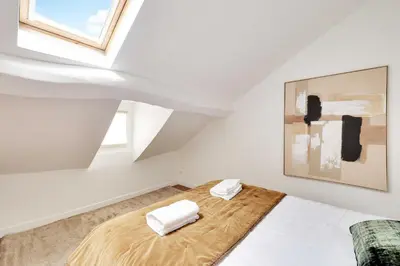 Un ou plusieurs lits dans un hébergement de l'établissement Cosy duplex - 2P 1BD - in the heart of the Marais